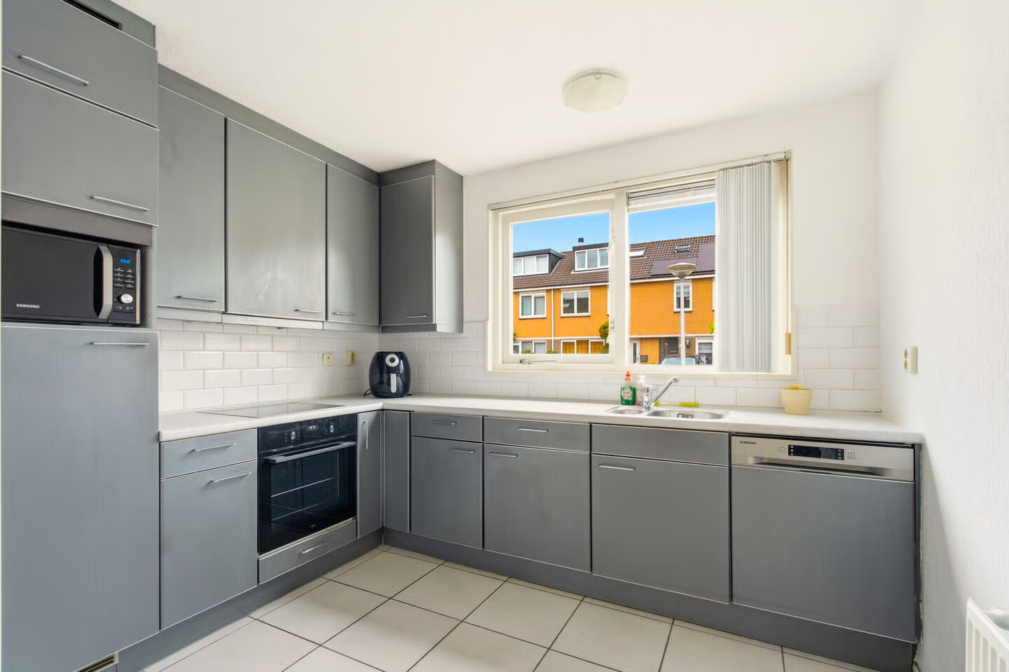 Tussenwoning te koop: Marga Klompélaan 8, Amstelveen