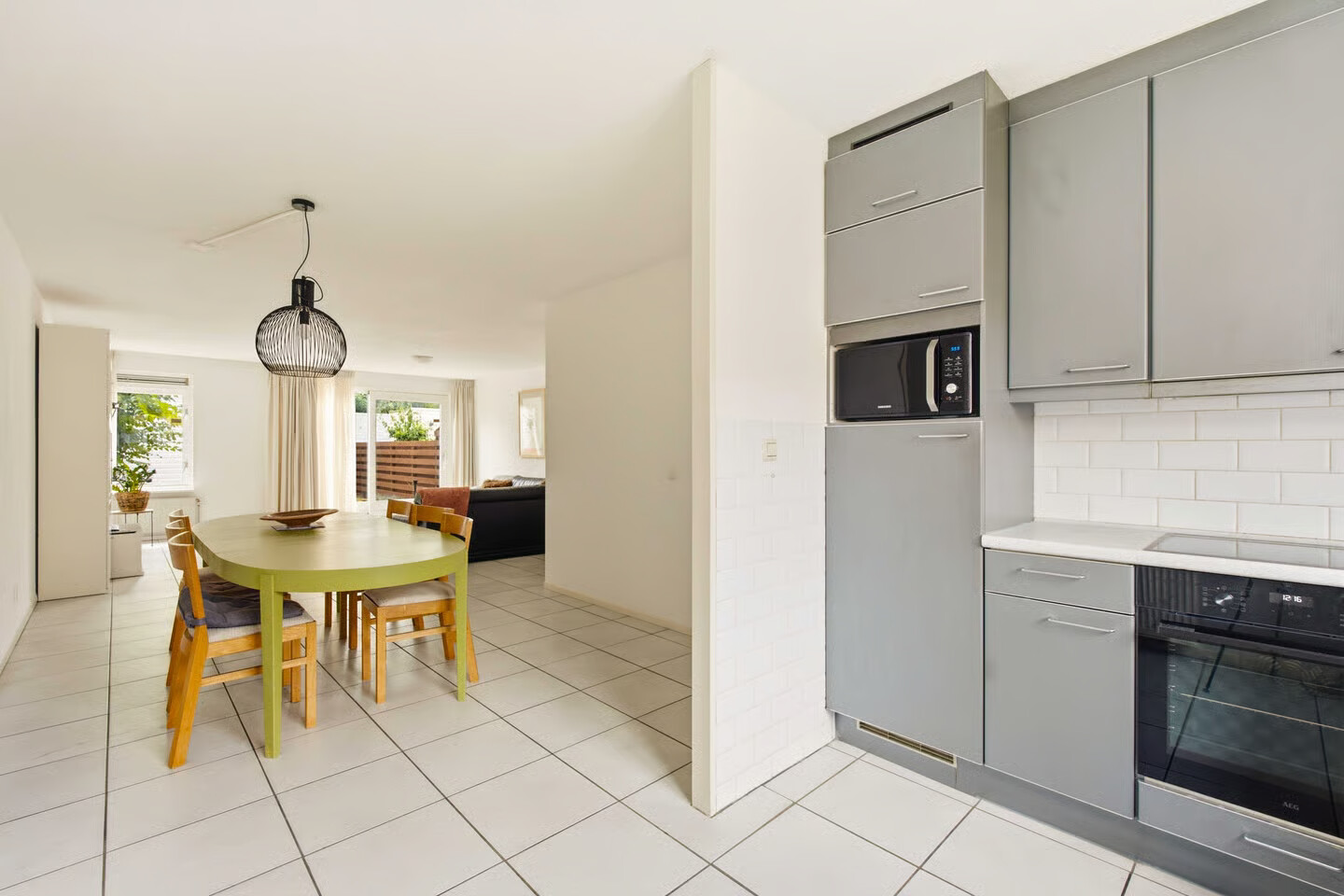Tussenwoning te koop: Marga Klompélaan 8, Amstelveen