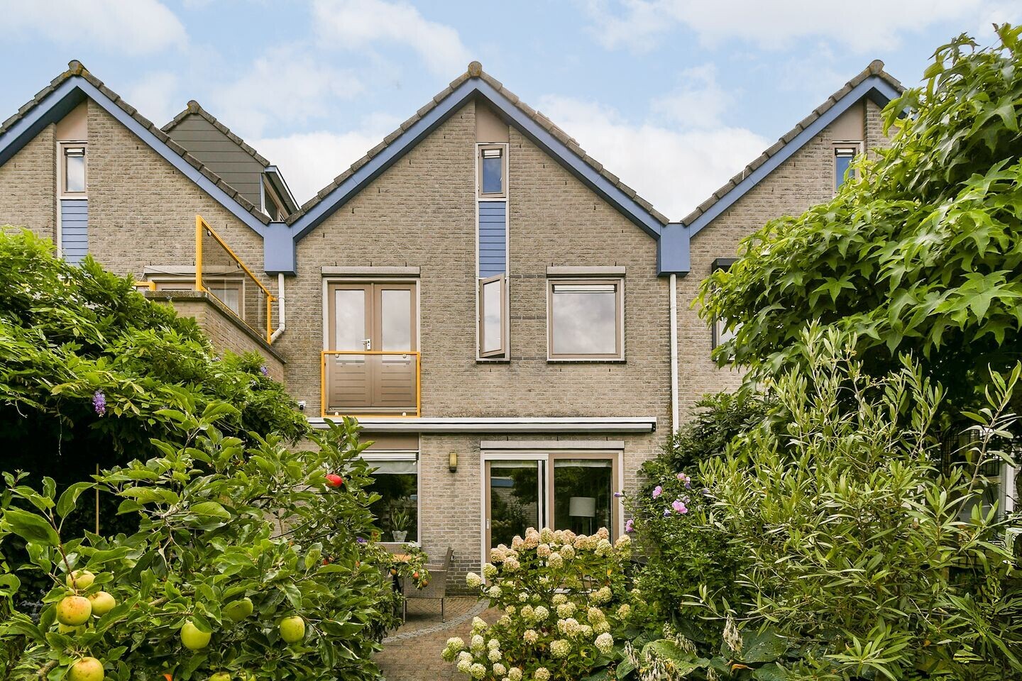 Tussenwoning te koop: Bertha von Suttnerlaan 12, Amstelveen