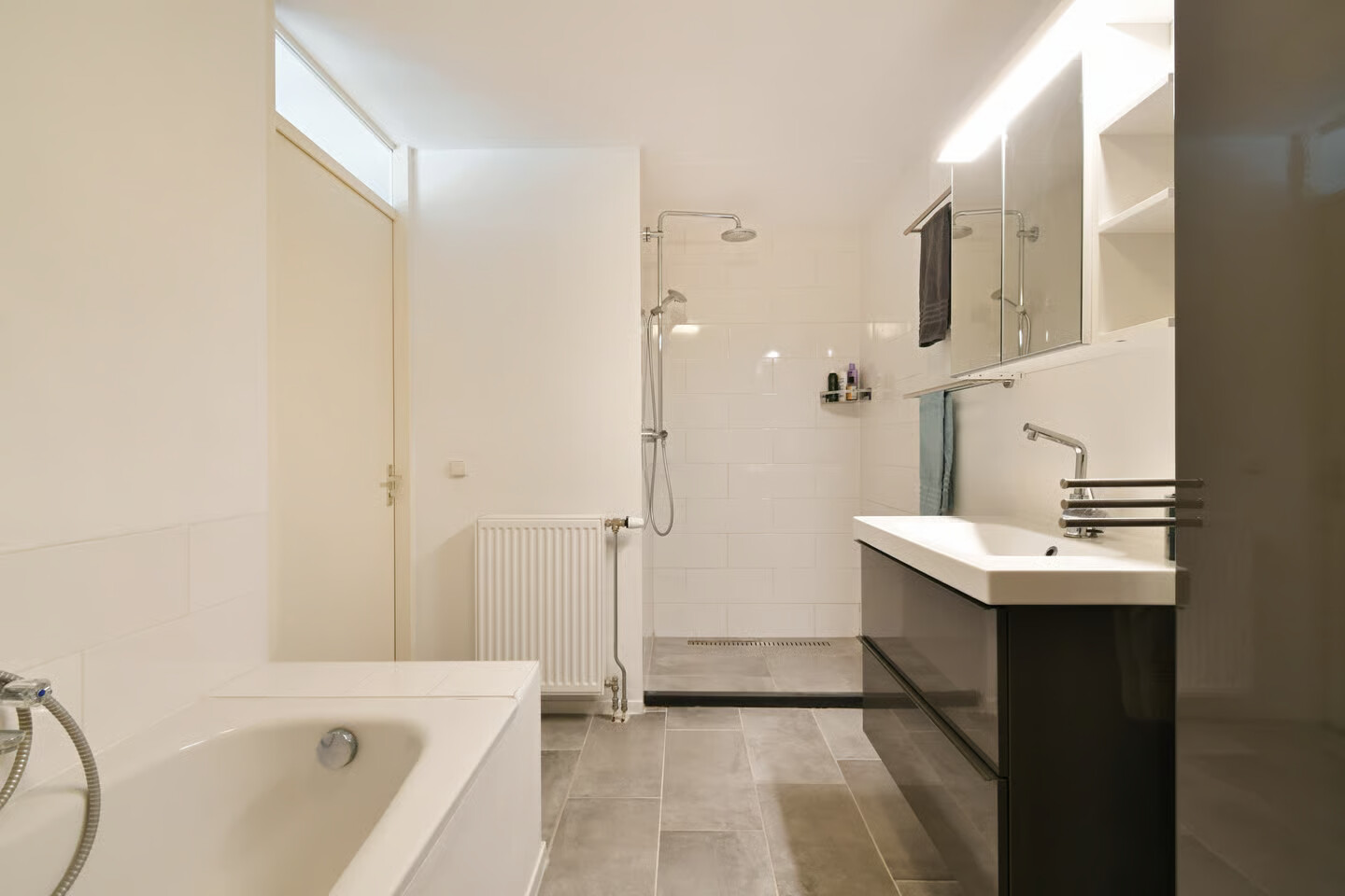 Tussenwoning te koop: Bertha von Suttnerlaan 12, Amstelveen