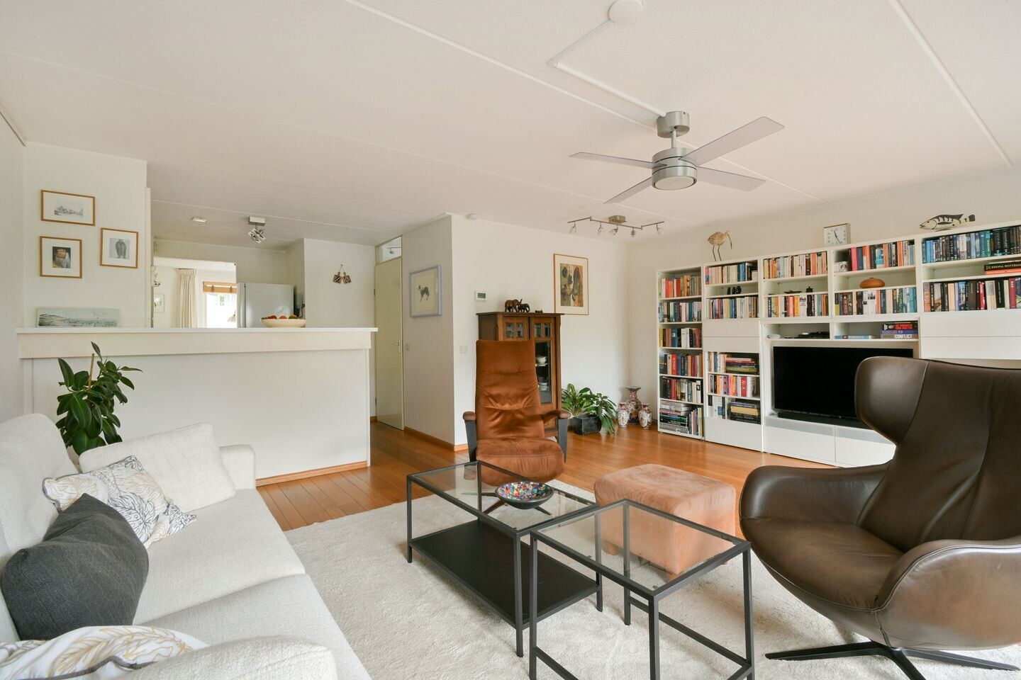 Tussenwoning te koop: Bertha von Suttnerlaan 12, Amstelveen