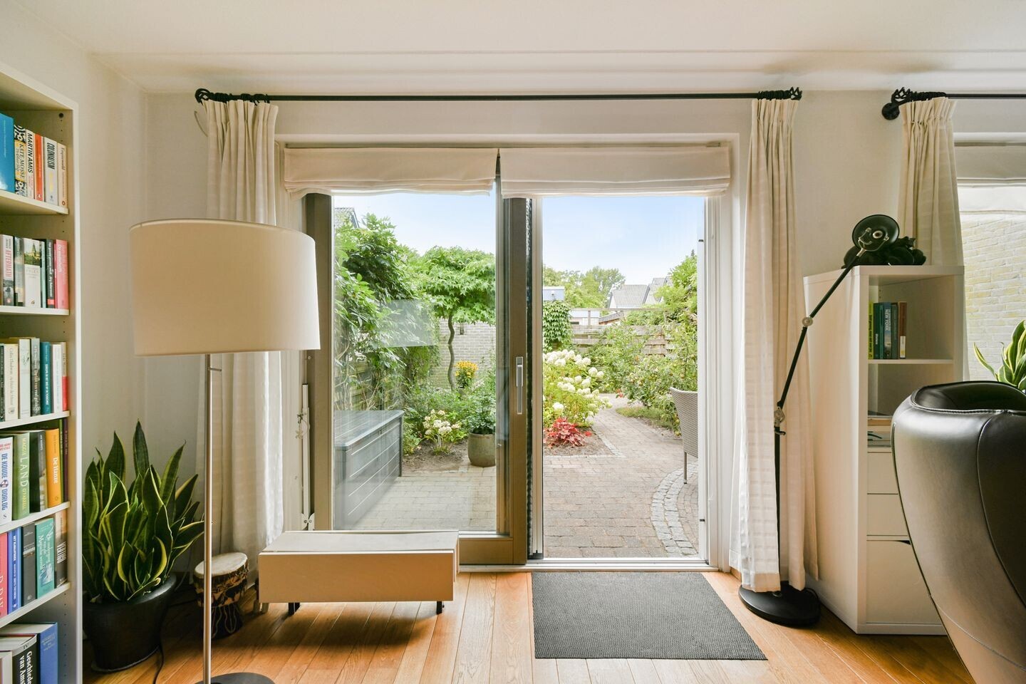 Tussenwoning te koop: Bertha von Suttnerlaan 12, Amstelveen