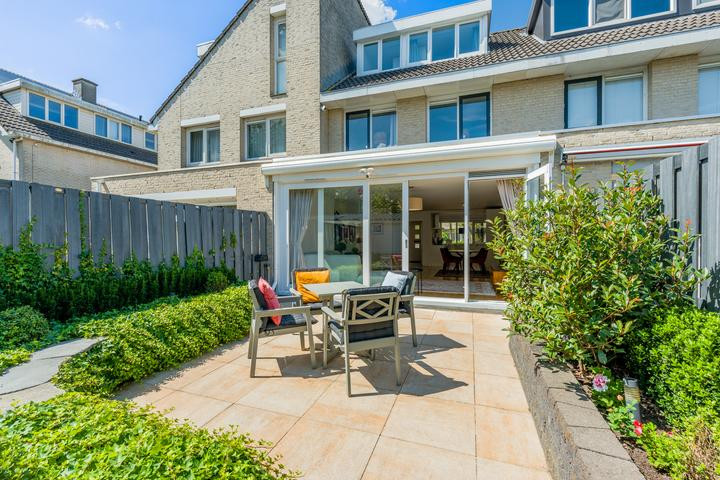 Tussenwoning te koop: Bertus Aafjeslaan 33, Amstelveen