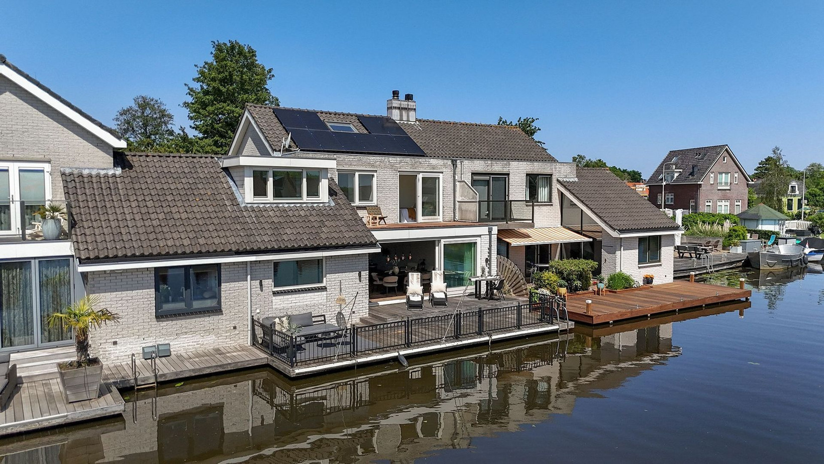 Tussenwoning te koop: Koningin Julianalaan 25, Ouderkerk Aan De Amstel