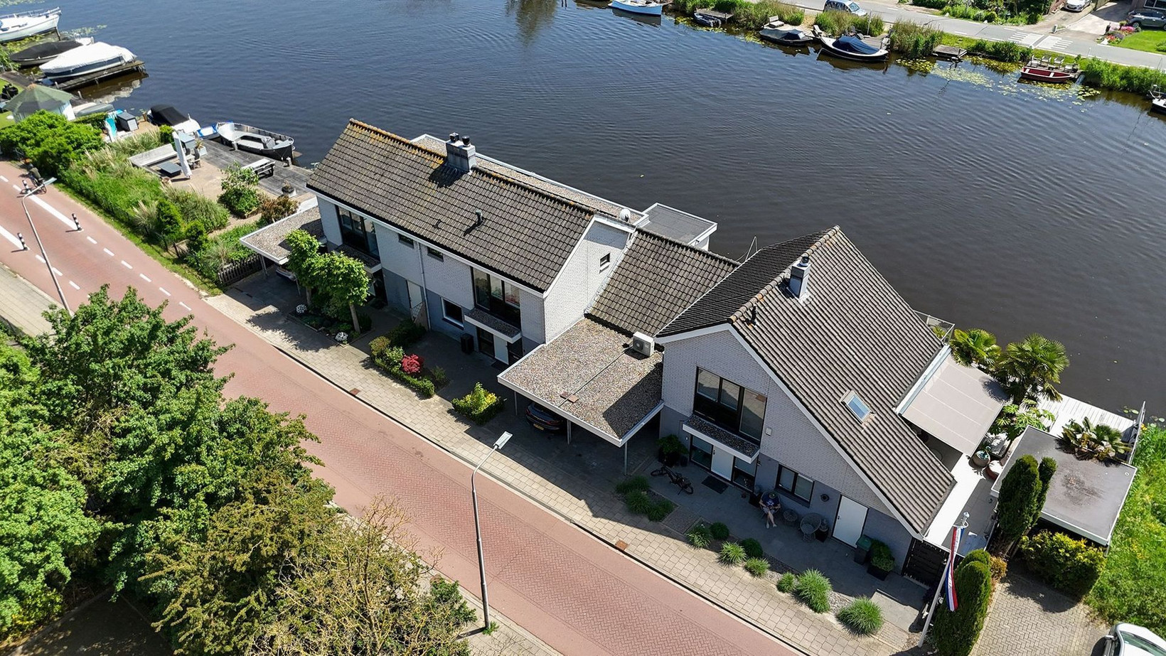 Tussenwoning te koop: Koningin Julianalaan 25, Ouderkerk Aan De Amstel