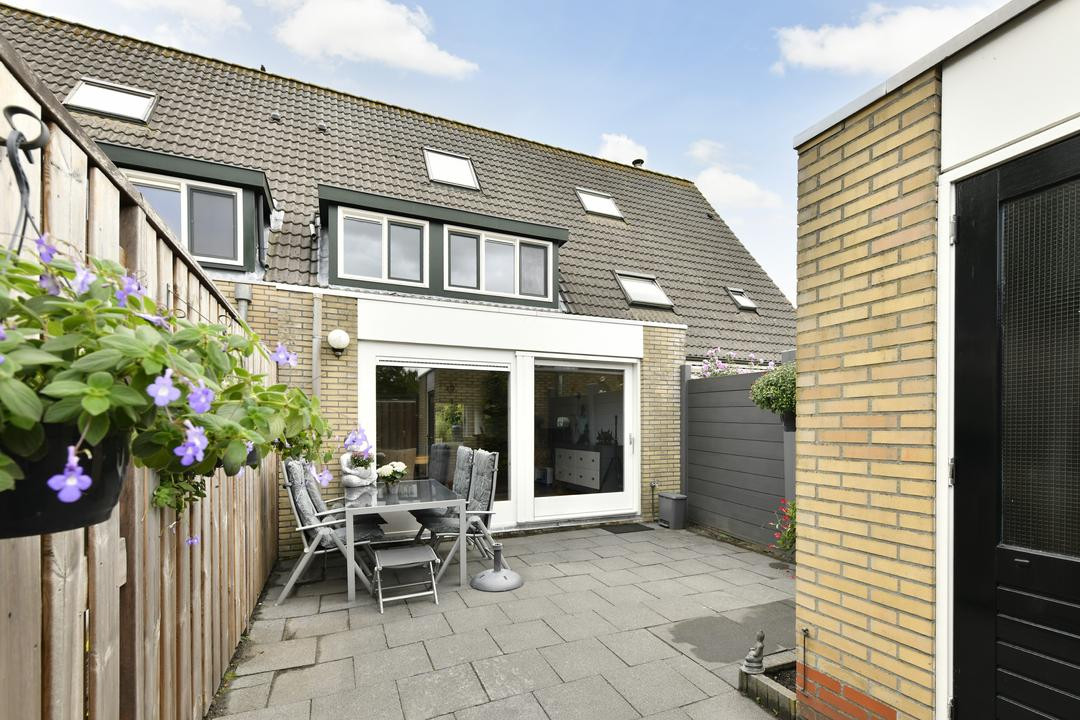 Tussenwoning te koop: Abraham Rademakerstraat 17, Ouderkerk Aan De Amstel