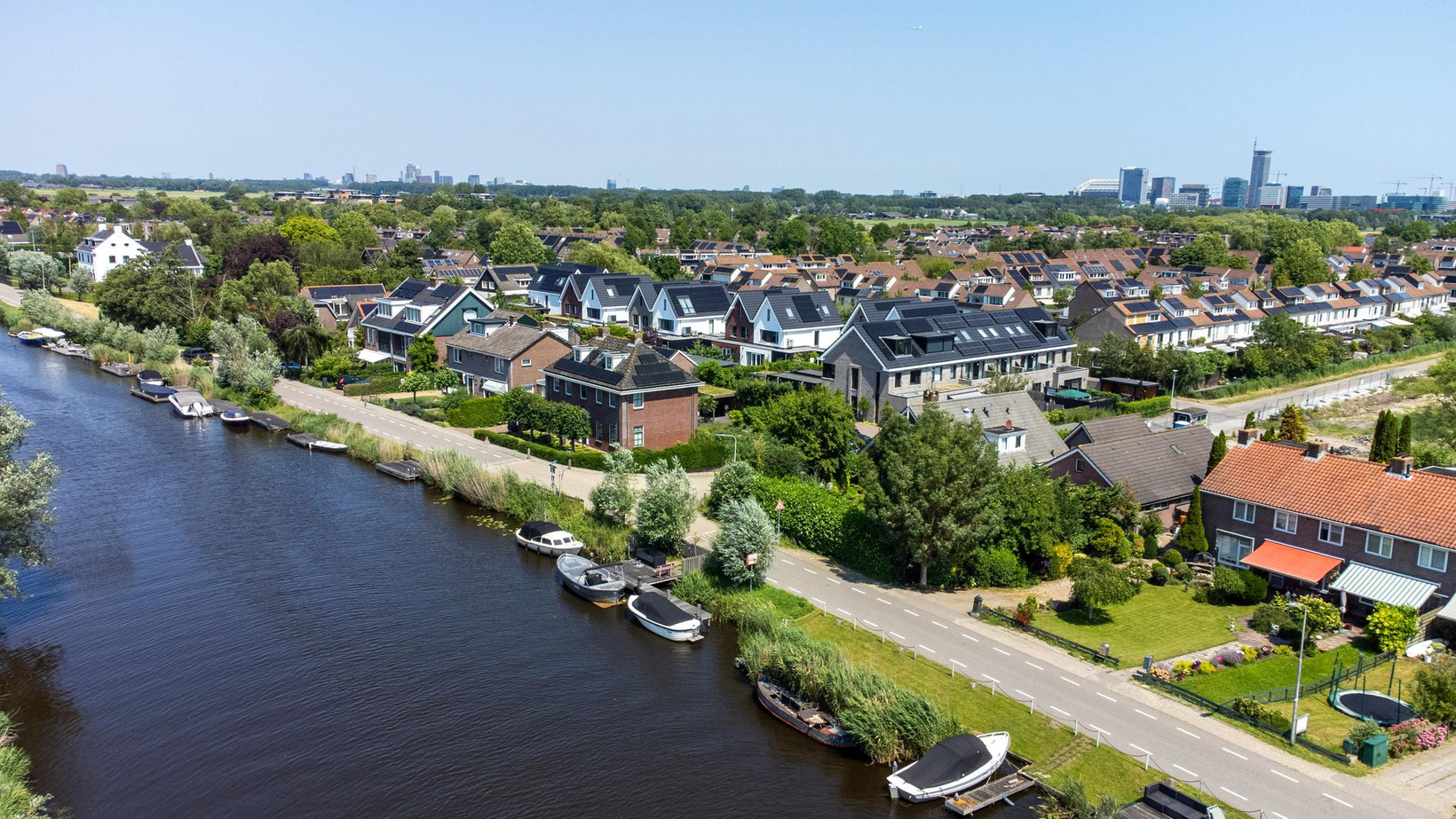 Hoekwoning te koop: Middenweg 100, Ouderkerk Aan De Amstel