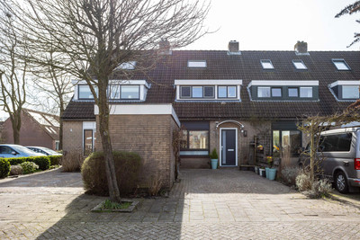 Hoofdenburg 135