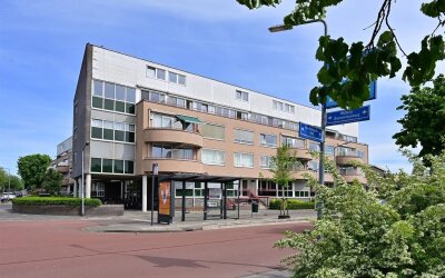 Willem Bare. 15-K