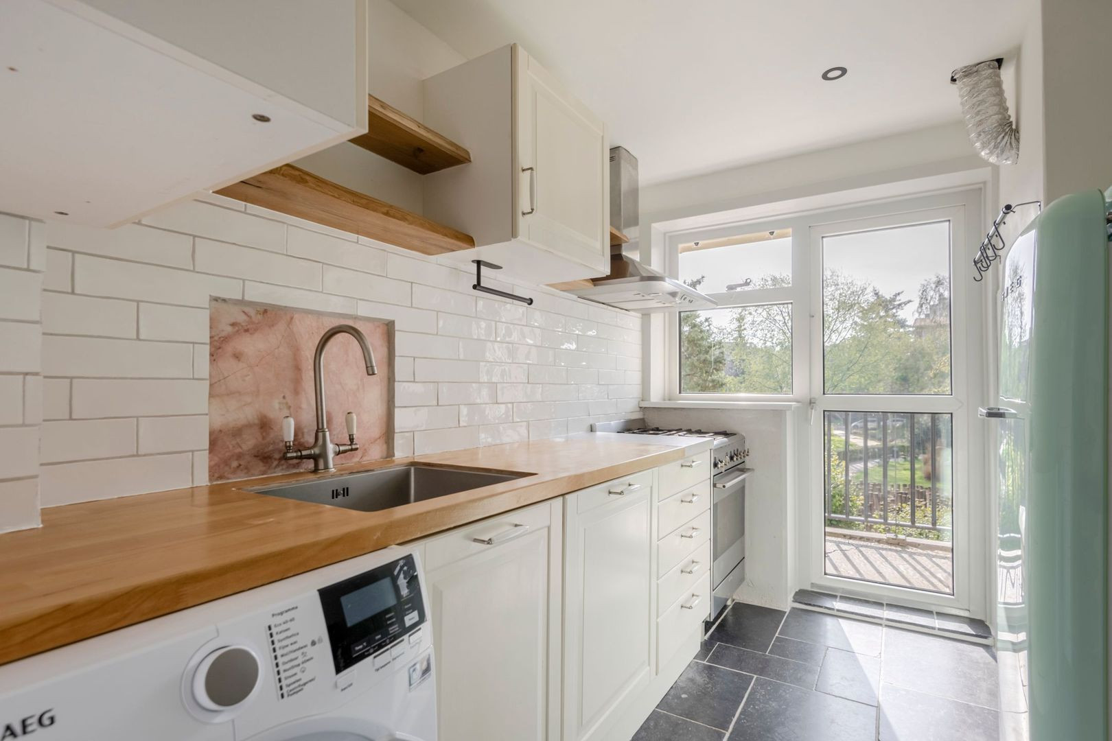 Appartement te koop: Van Riebeeckweg 154, Hilversum