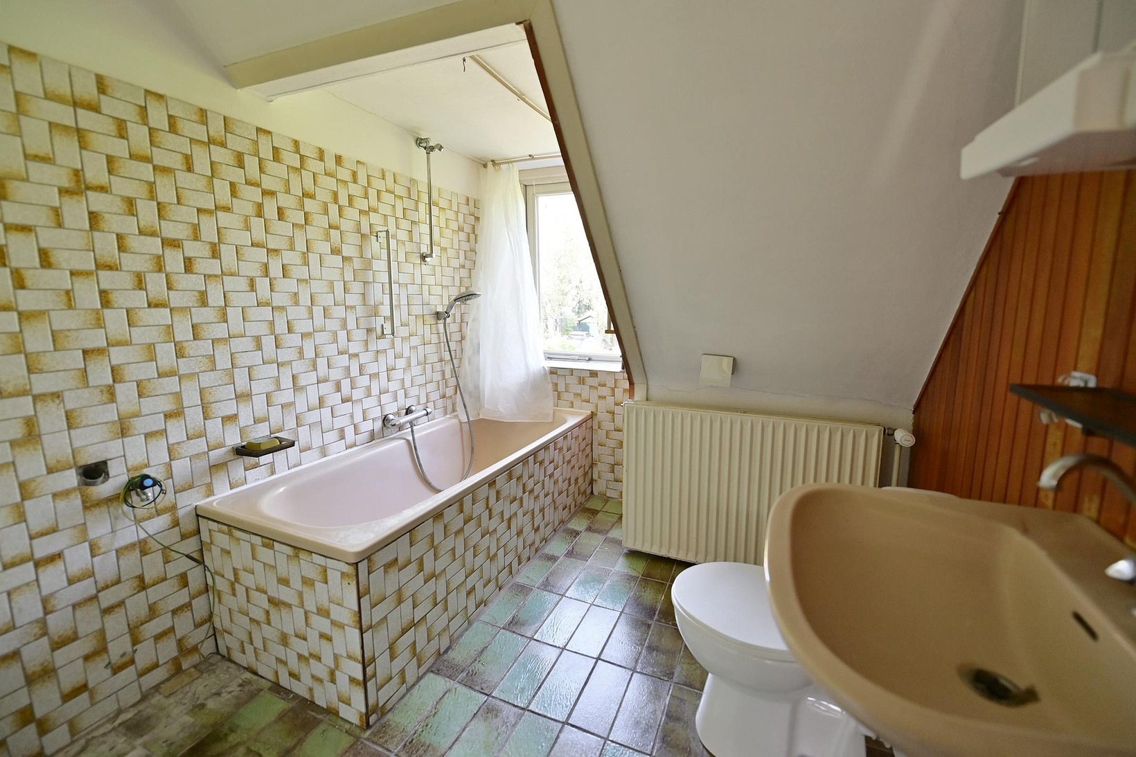 Tussenwoning te koop: Van Ostadelaan 15, Hilversum