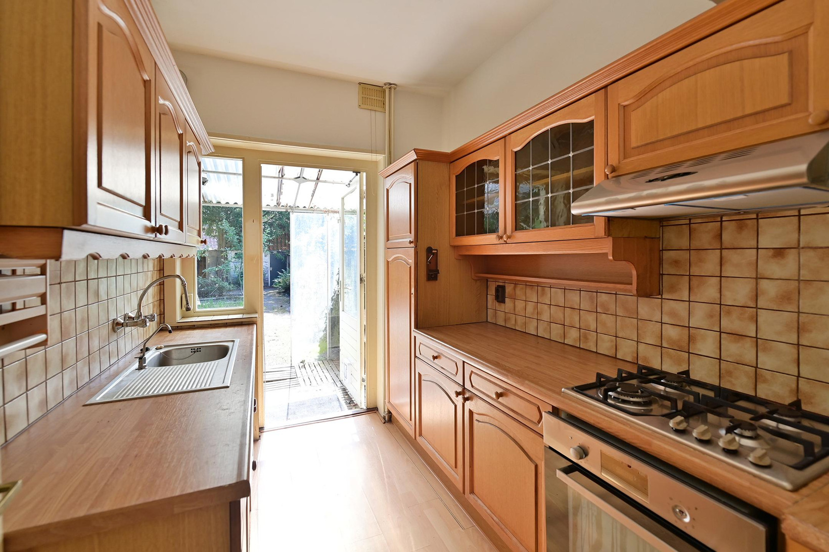 Tussenwoning te koop: Van Ostadelaan 15, Hilversum