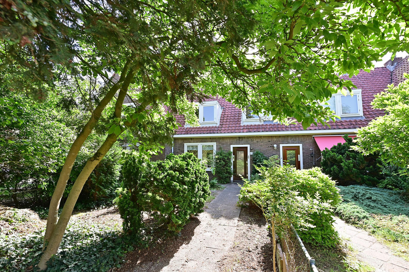 Tussenwoning te koop: Van Ostadelaan 15, Hilversum