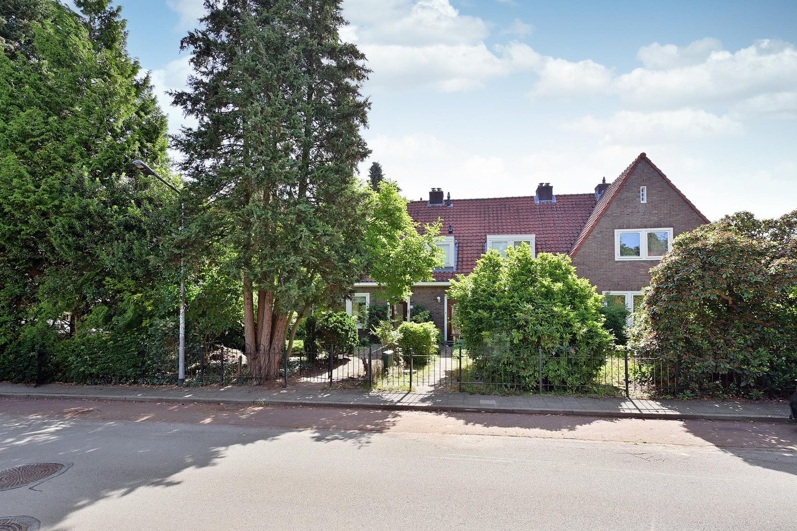 Tussenwoning te koop: Van Ostadelaan 15, Hilversum