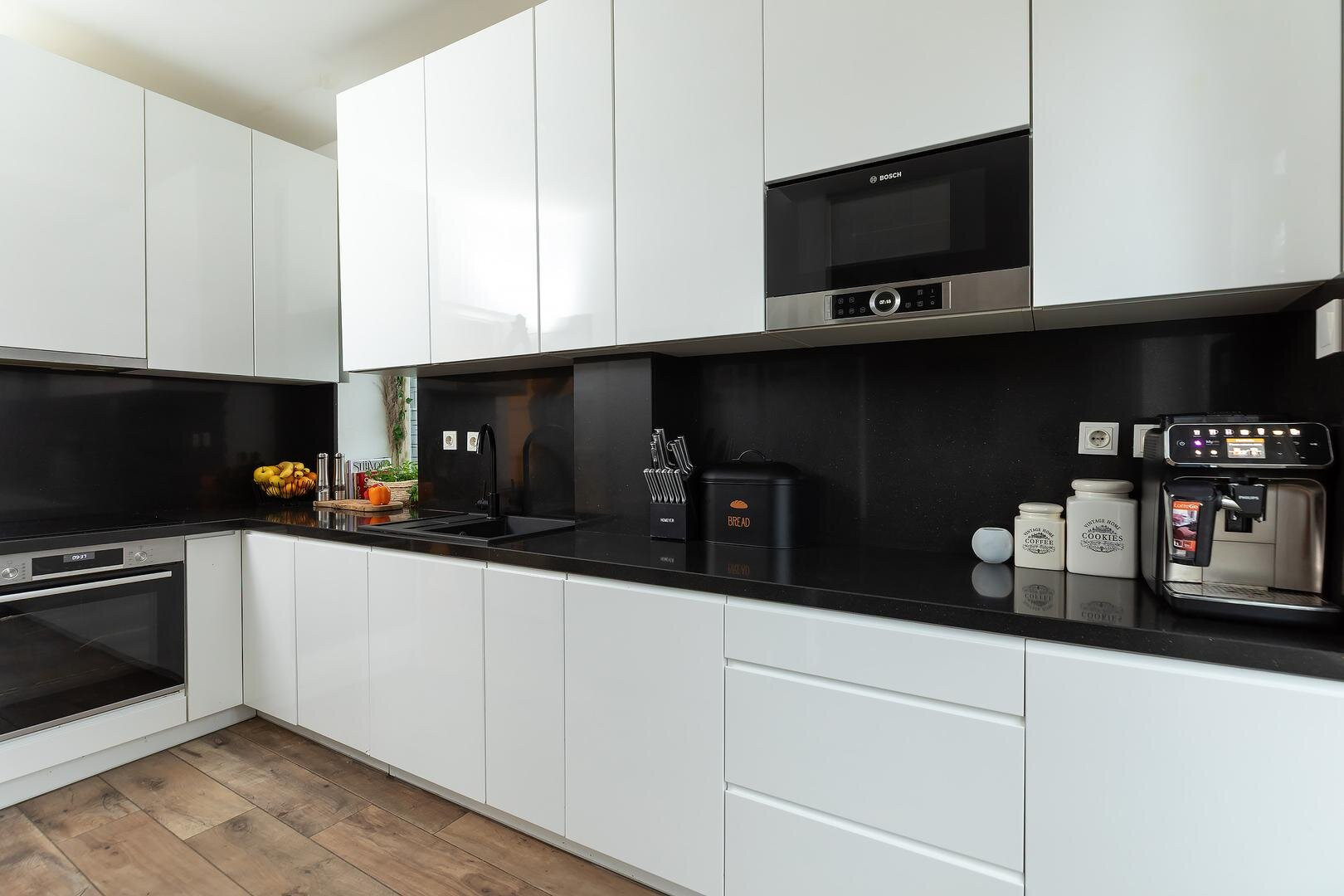 Hoekwoning te koop: Eikbosserweg 216, Hilversum