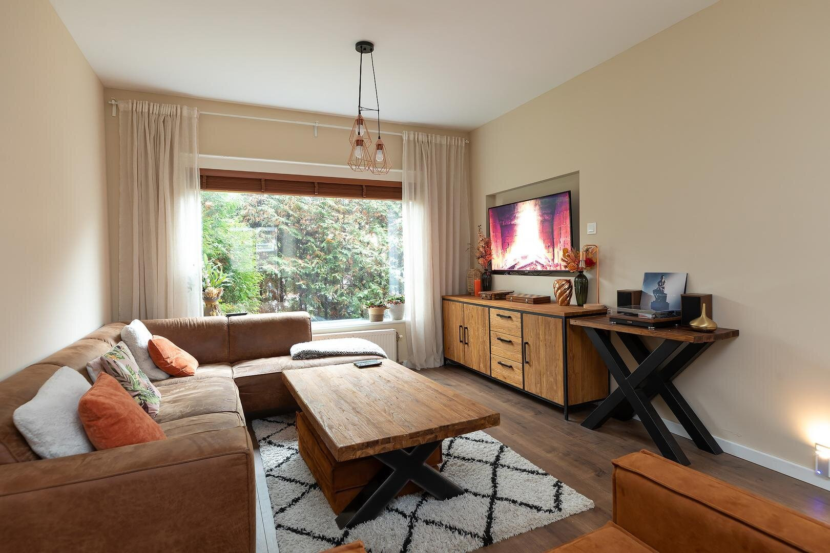 Hoekwoning te koop: Eikbosserweg 216, Hilversum