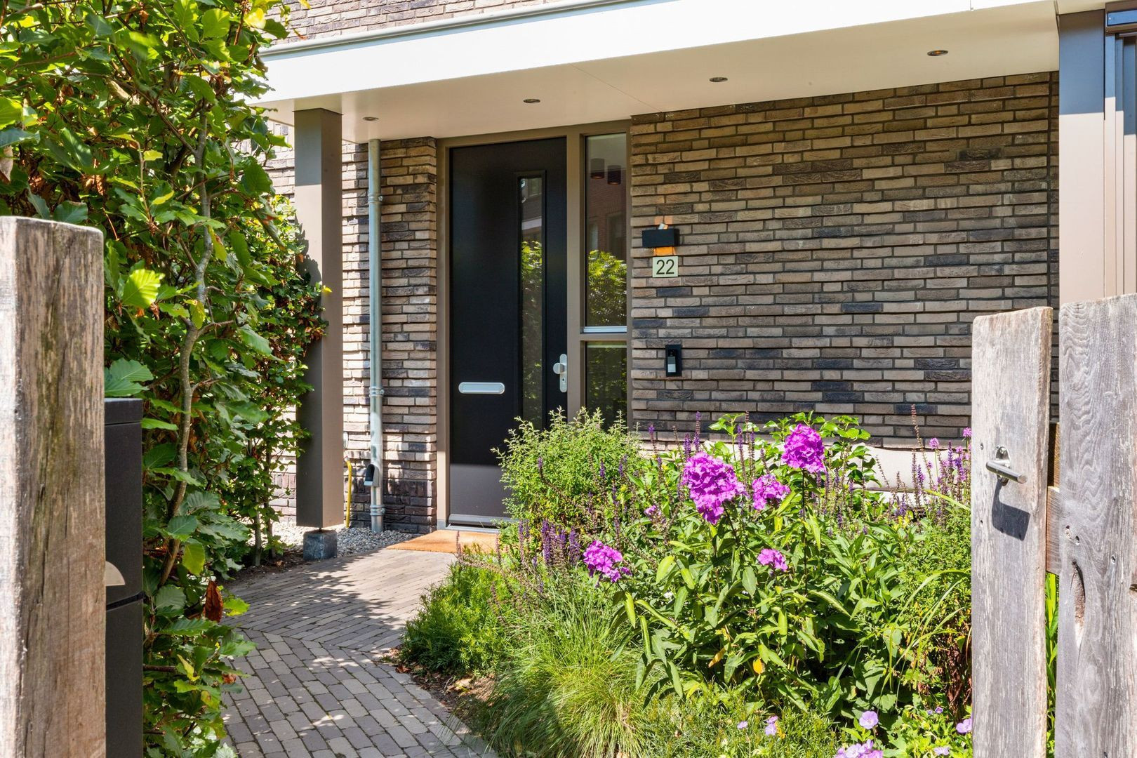 Twee-onder-één-kap te koop: Rondeellaan 22, Hilversum