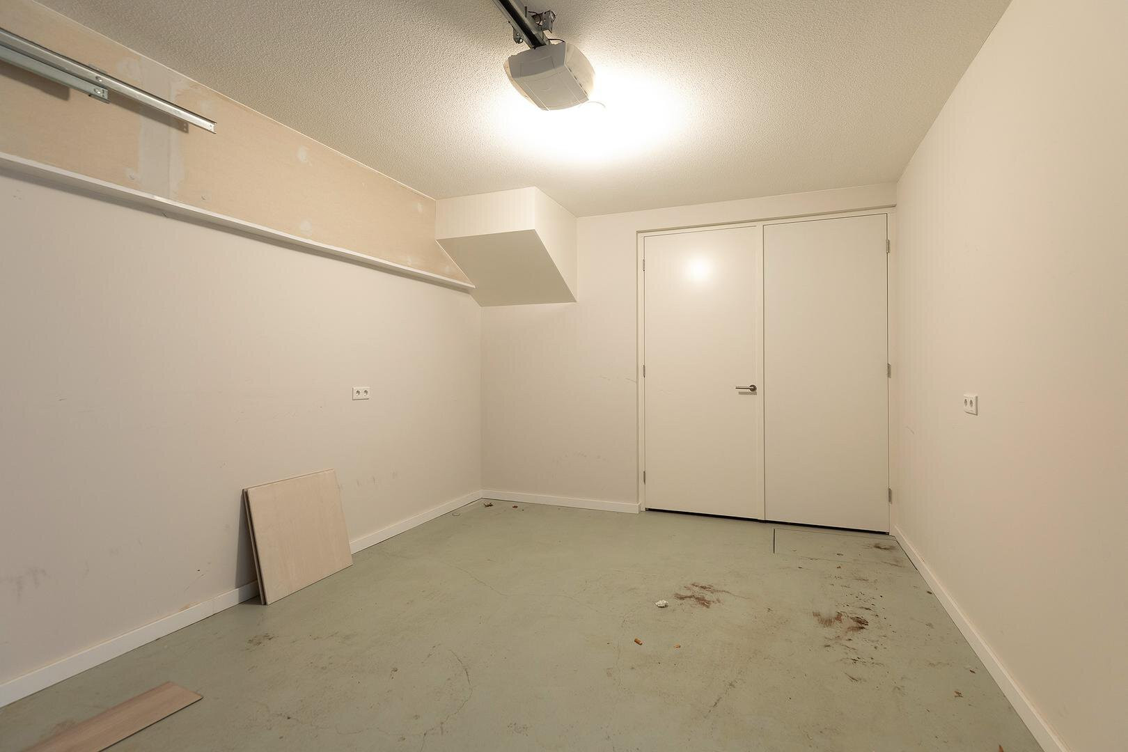 Tussenwoning te koop: Struikheidelaan 77, Hilversum