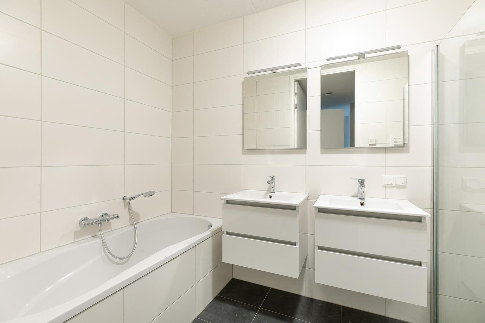 Tussenwoning te koop: Struikheidelaan 77, Hilversum