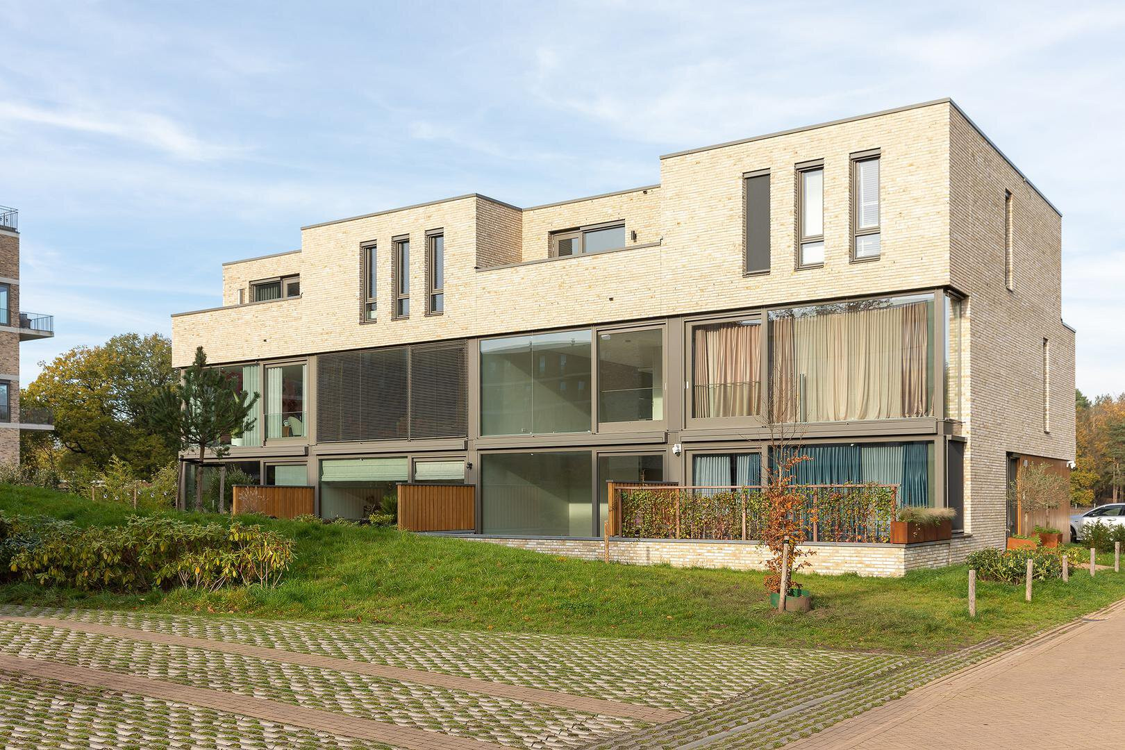 Tussenwoning te koop: Struikheidelaan 77, Hilversum