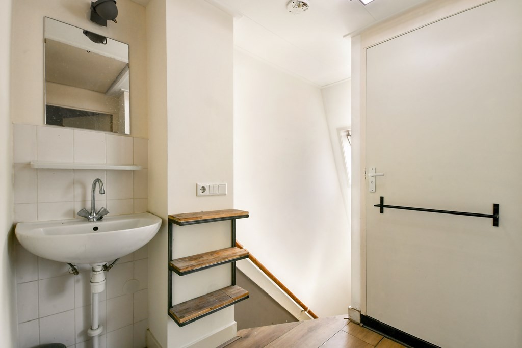 Tussenwoning te koop: Crocusstraat 22, Hilversum