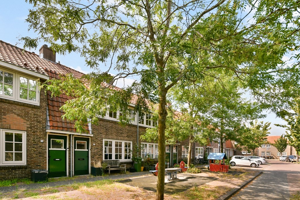Tussenwoning te koop: Crocusstraat 22, Hilversum