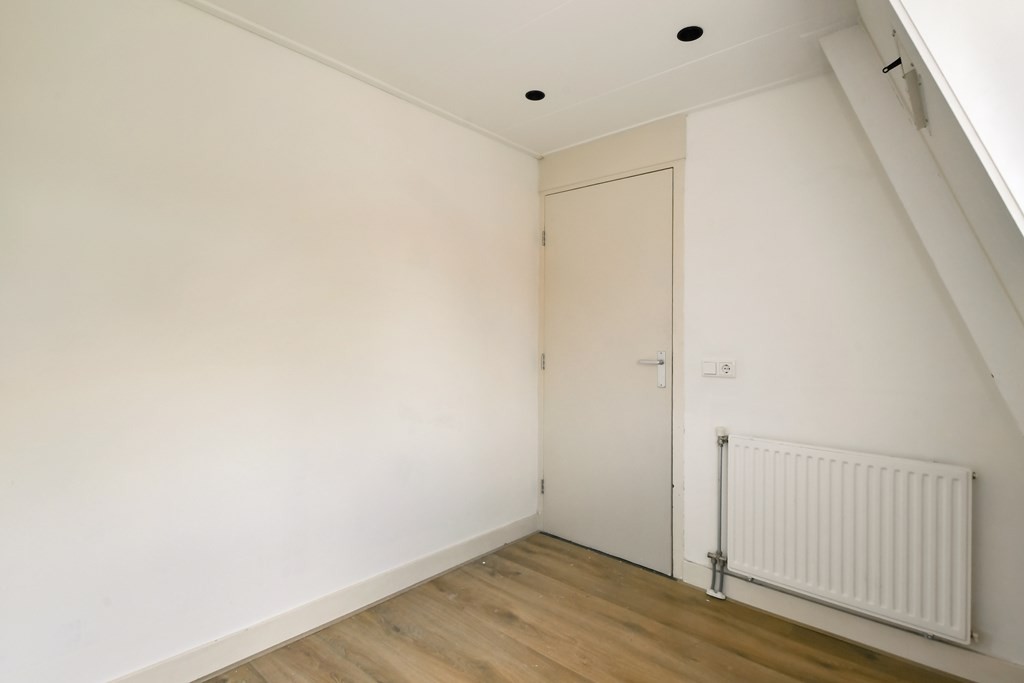 Tussenwoning te koop: Crocusstraat 22, Hilversum