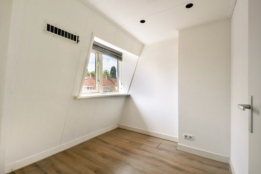Tussenwoning te koop: Crocusstraat 22, Hilversum