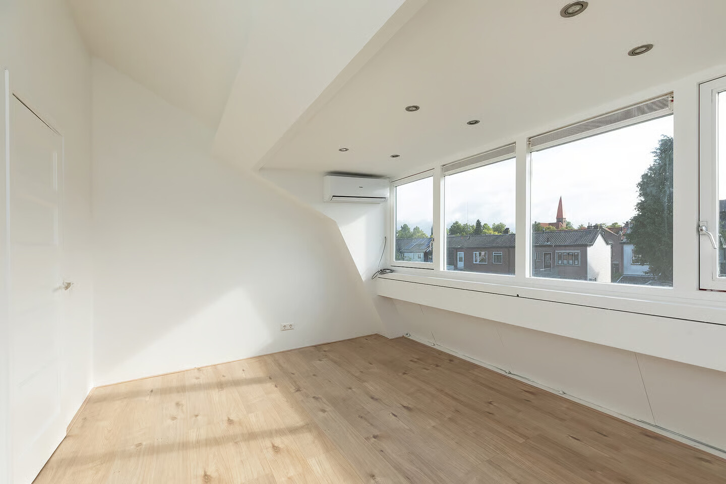 Tussenwoning te koop: Hilvertsweg 163, Hilversum