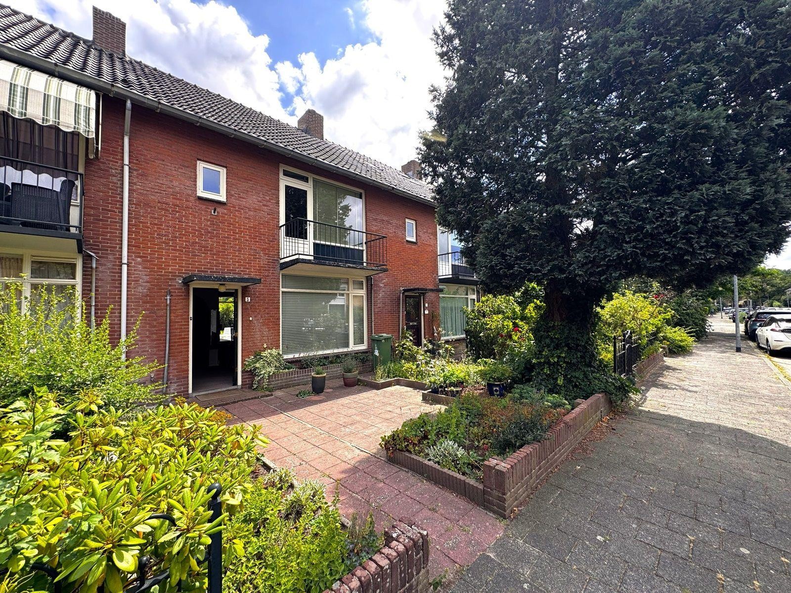 Tussenwoning te koop: Van Wassenaerlaan 5, Hilversum