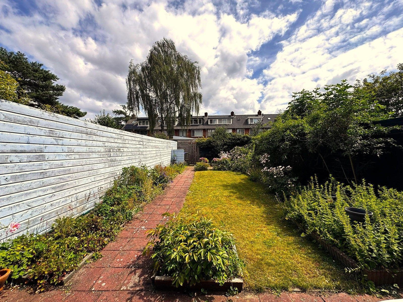 Tussenwoning te koop: Van Wassenaerlaan 5, Hilversum