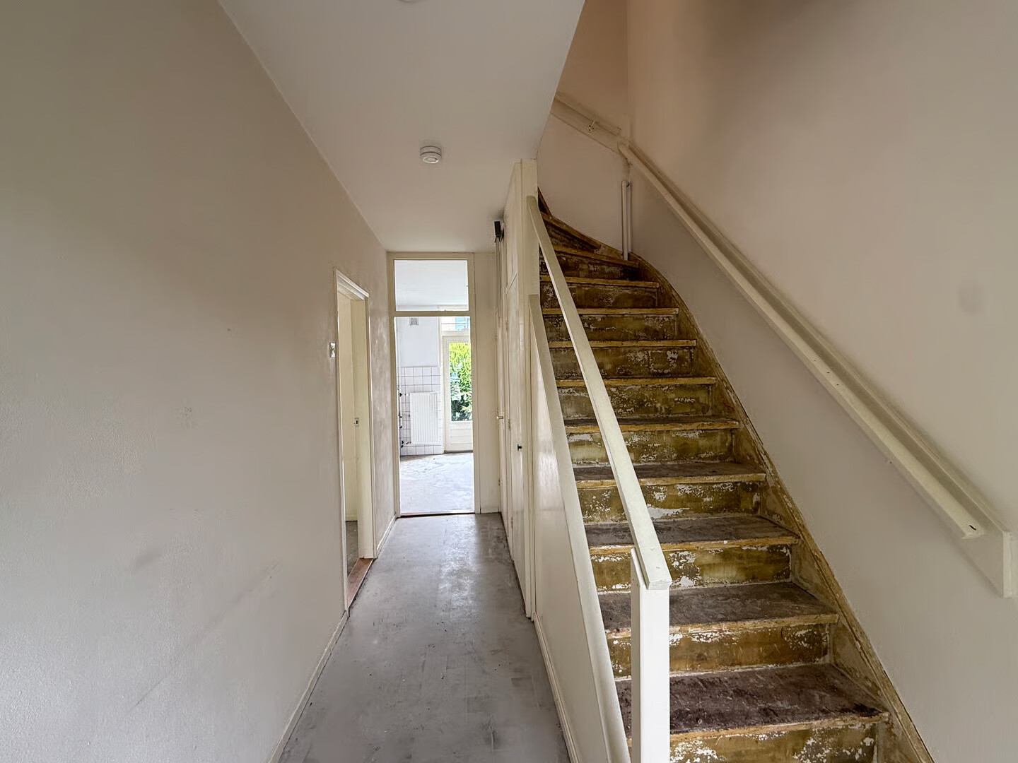 Tussenwoning te koop: Augustinushof 12, Hilversum