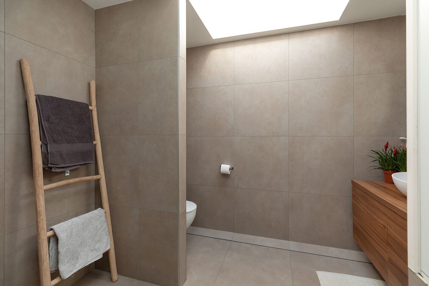 Tussenwoning te koop: Kloosterlaan 144, Hilversum