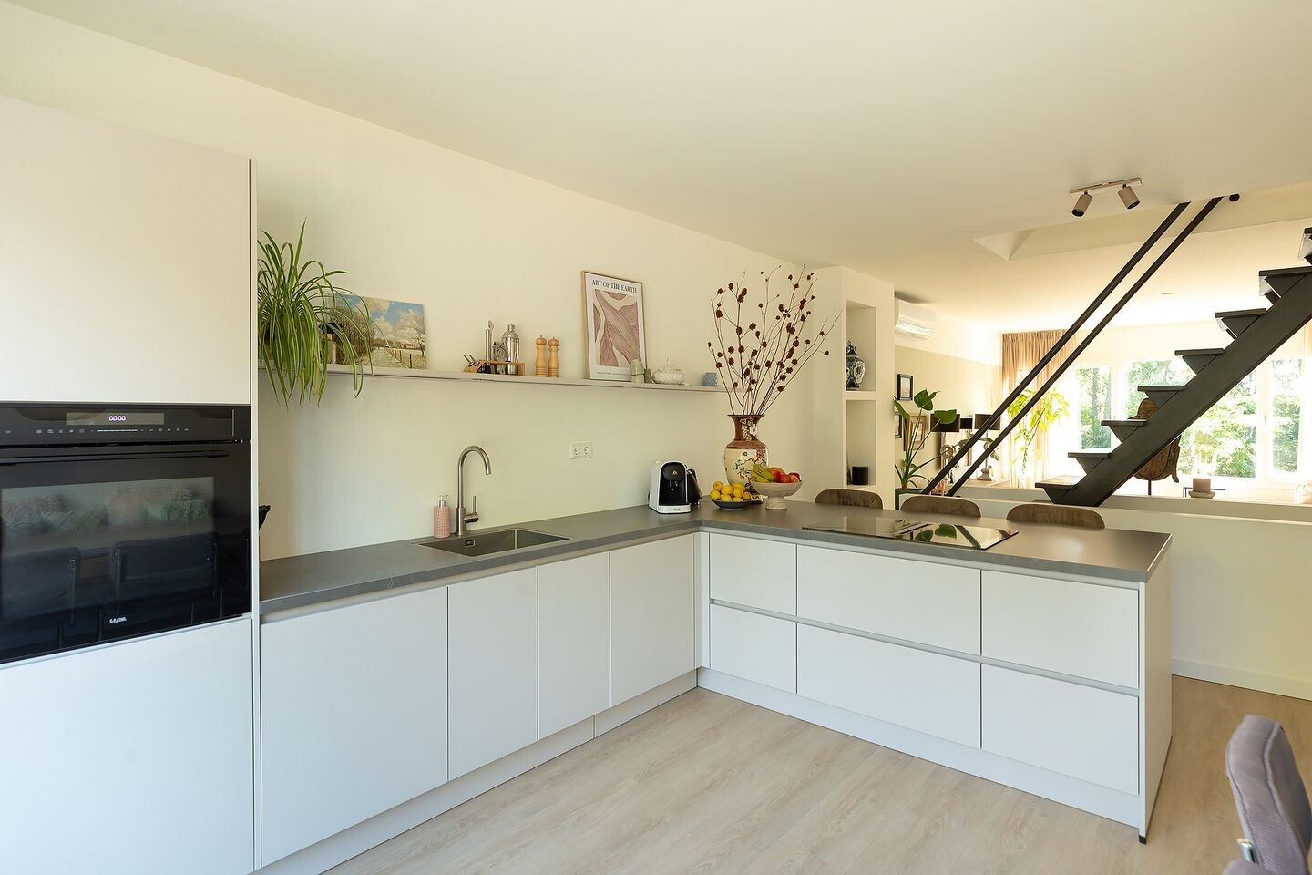 Tussenwoning te koop: Kloosterlaan 144, Hilversum