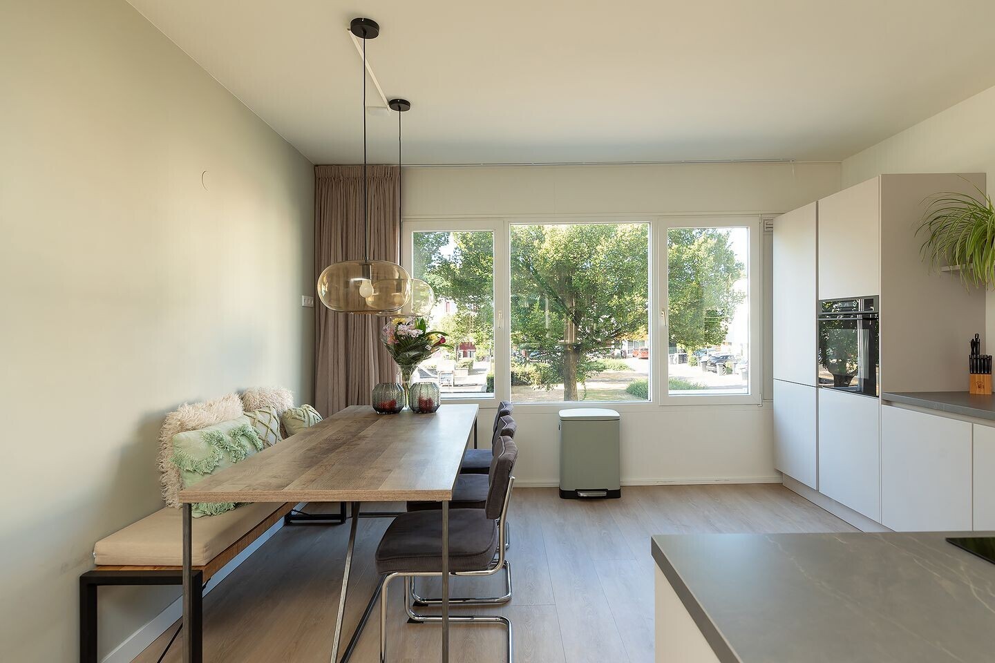 Tussenwoning te koop: Kloosterlaan 144, Hilversum