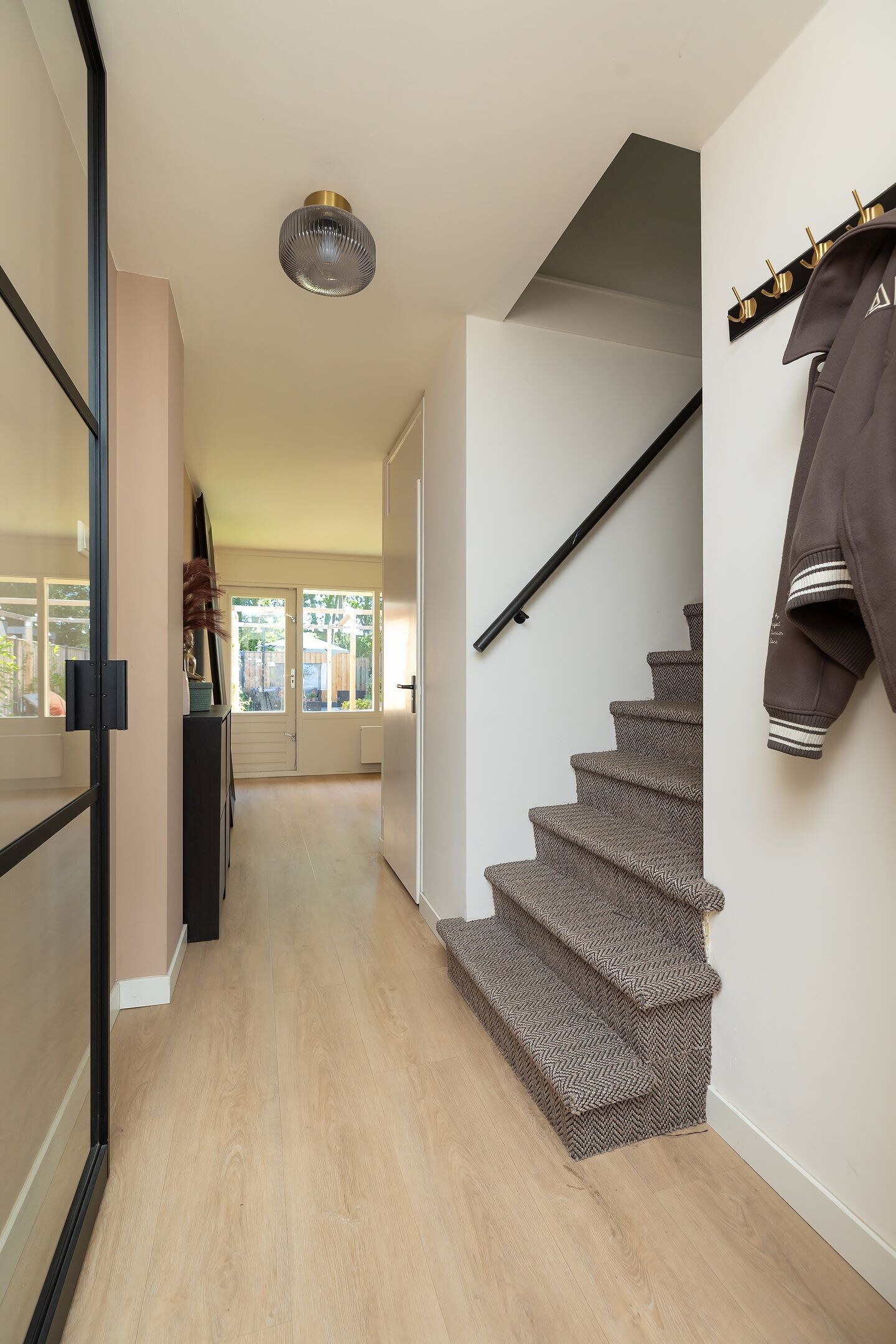 Tussenwoning te koop: Kloosterlaan 144, Hilversum
