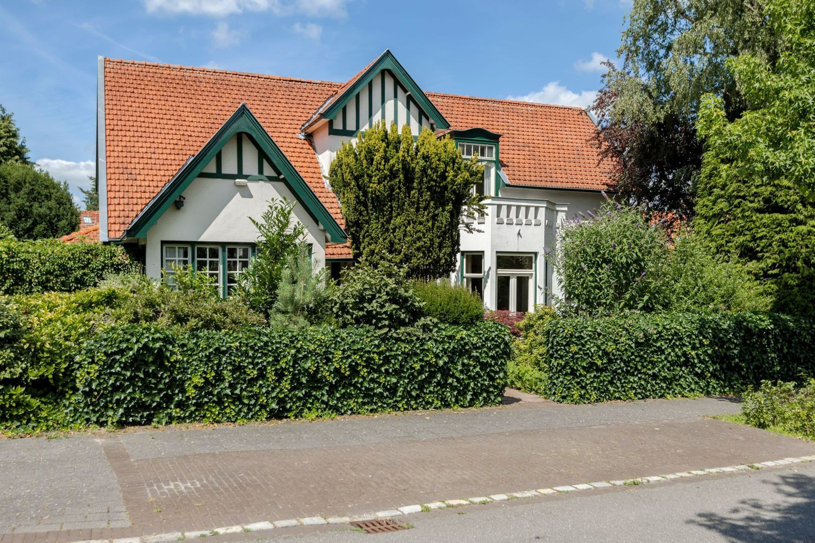 Vrijstaande woning te koop: Burgemeester Schooklaan 11, Hilversum