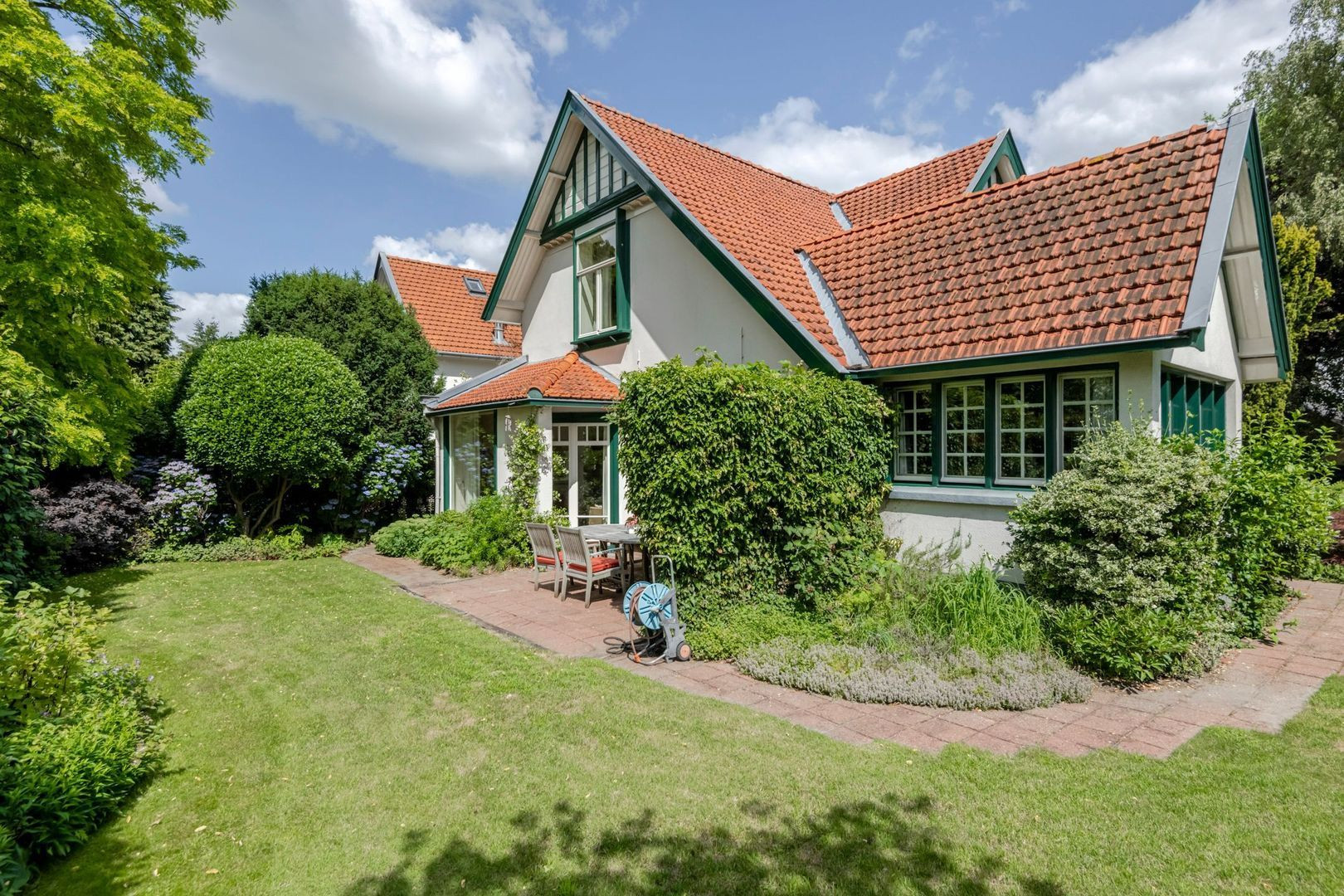Vrijstaande woning te koop: Burgemeester Schooklaan 11, Hilversum