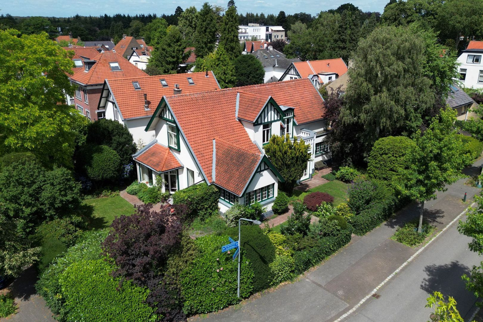 Vrijstaande woning te koop: Burgemeester Schooklaan 11, Hilversum