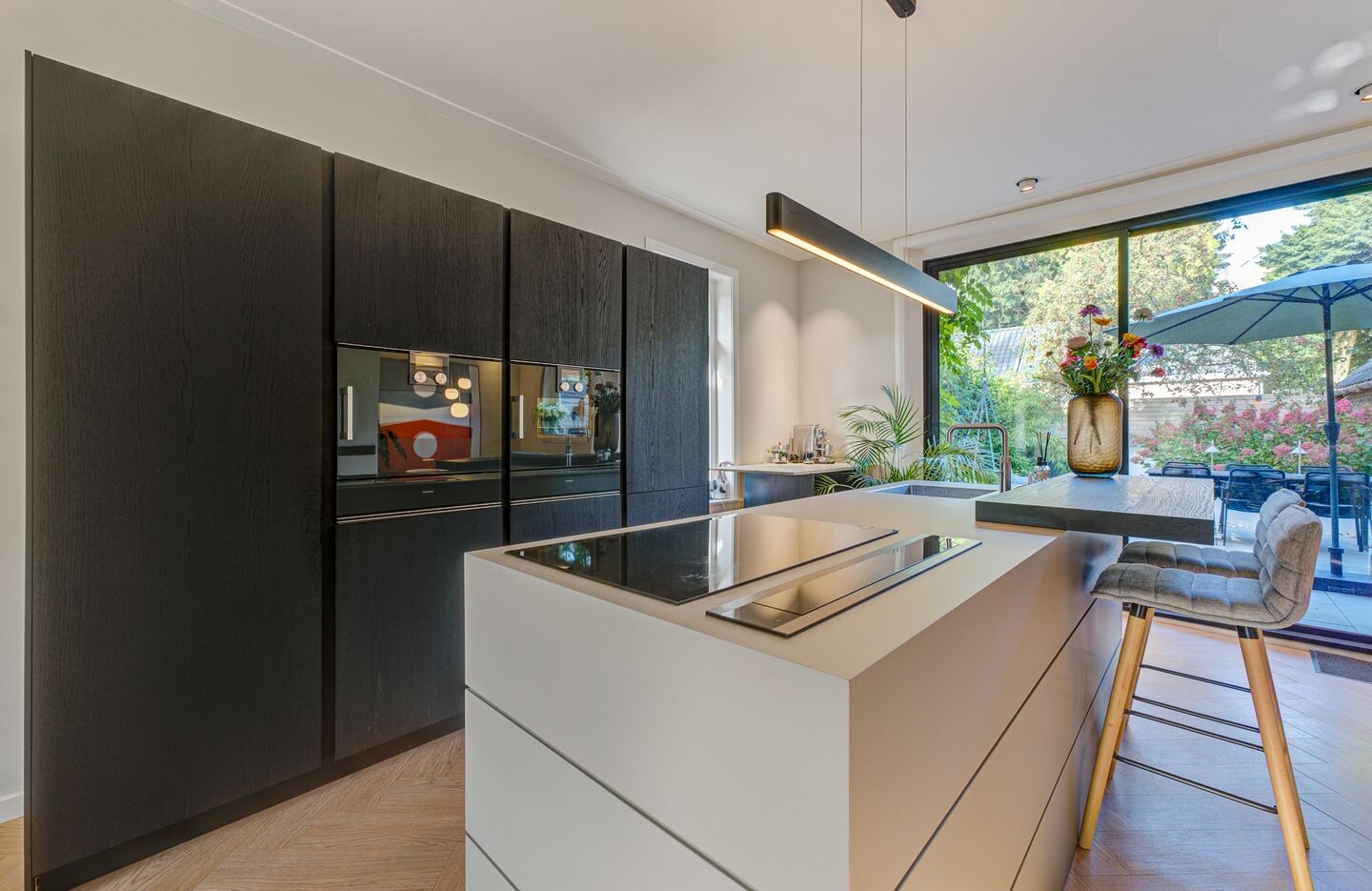 Vrijstaande woning te koop: Badhuislaan 8, Hilversum
