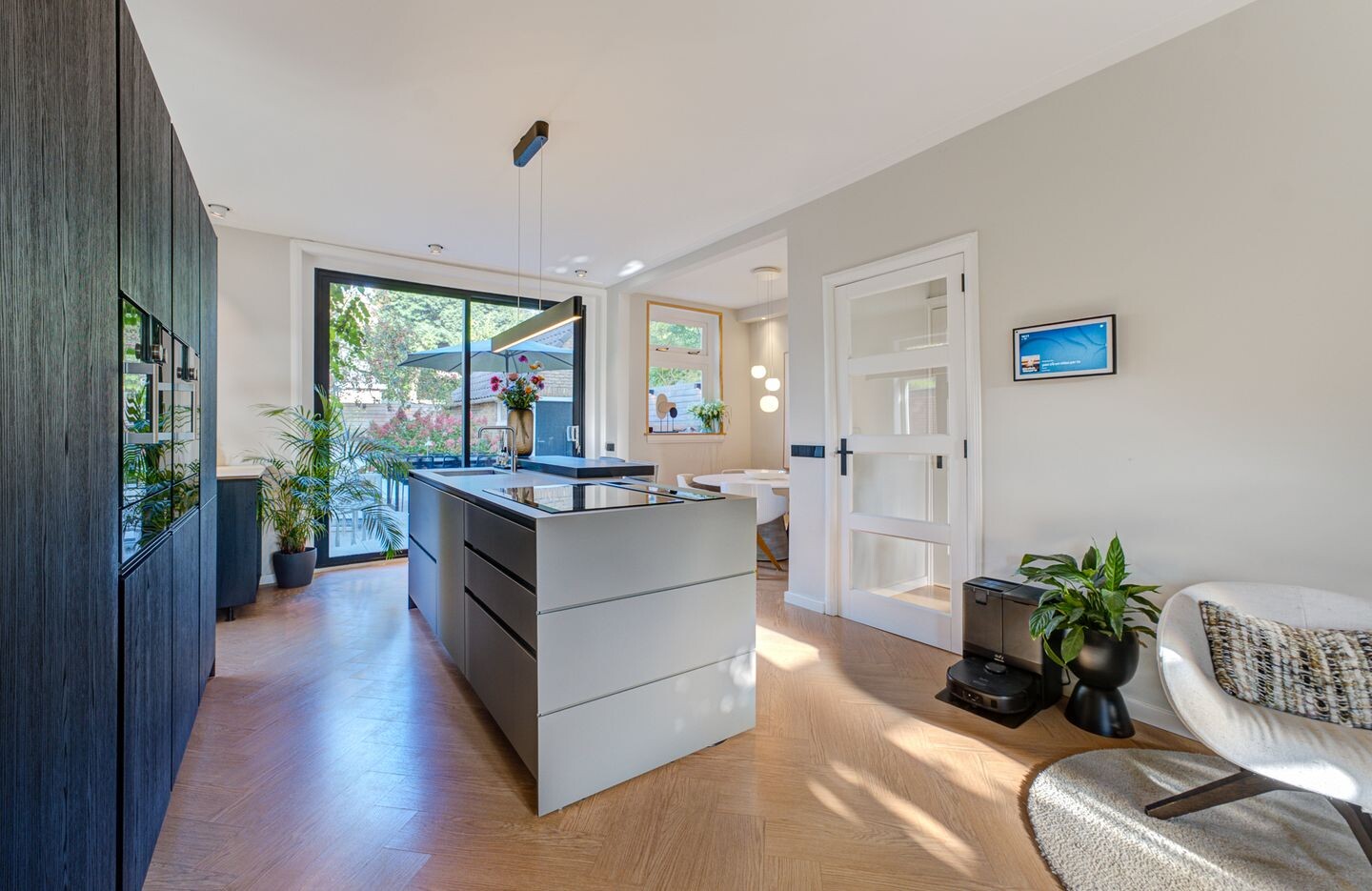 Vrijstaande woning te koop: Badhuislaan 8, Hilversum