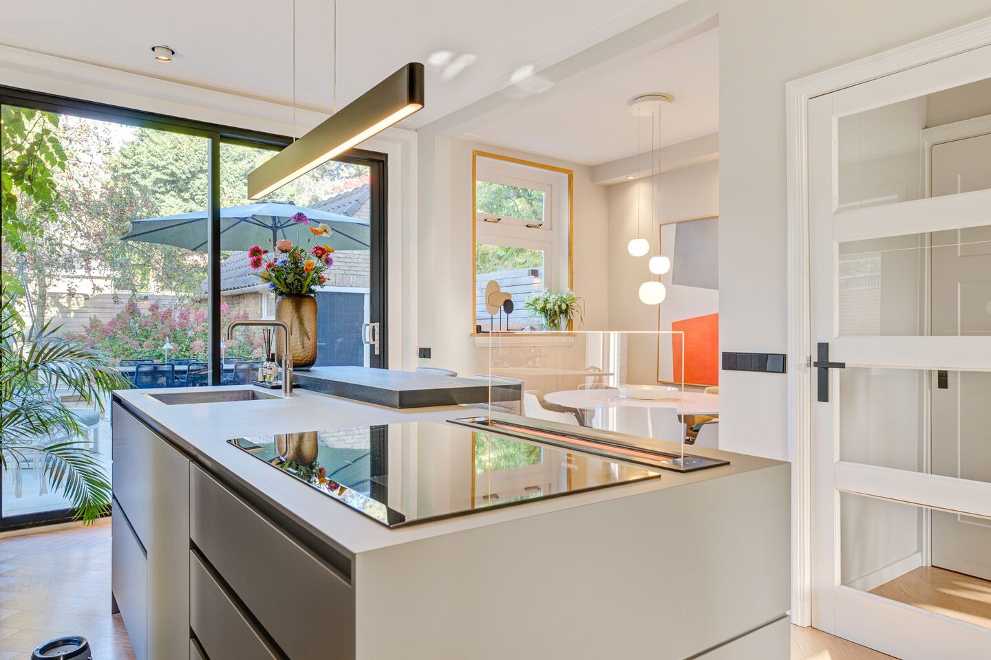 Vrijstaande woning te koop: Badhuislaan 8, Hilversum