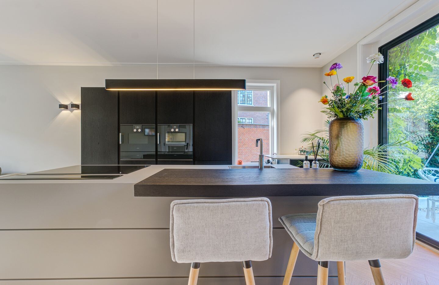 Vrijstaande woning te koop: Badhuislaan 8, Hilversum