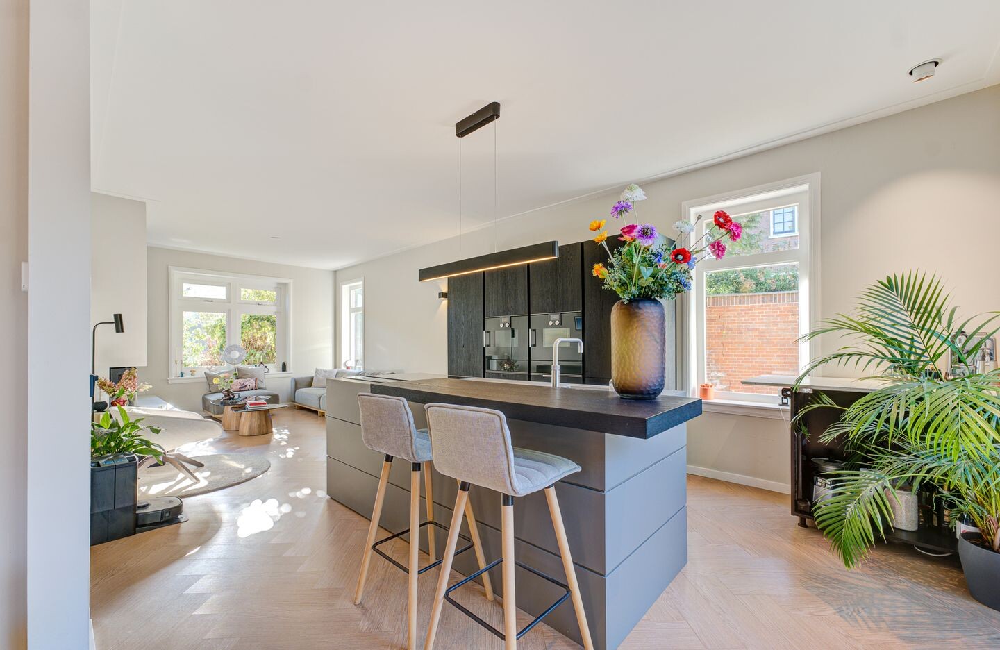 Vrijstaande woning te koop: Badhuislaan 8, Hilversum