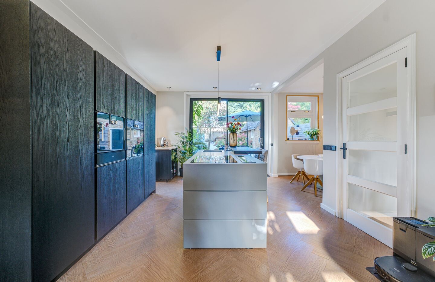 Vrijstaande woning te koop: Badhuislaan 8, Hilversum