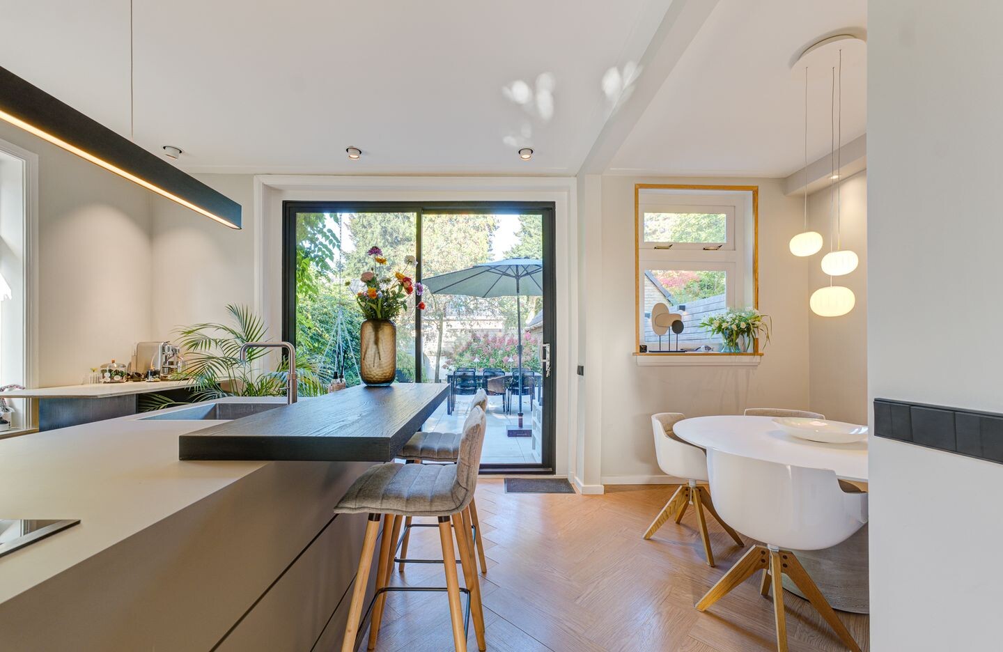 Vrijstaande woning te koop: Badhuislaan 8, Hilversum