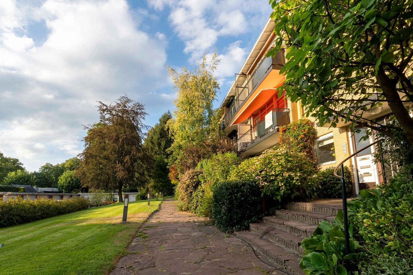 Appartement te koop: Vaartweg 142, Hilversum
