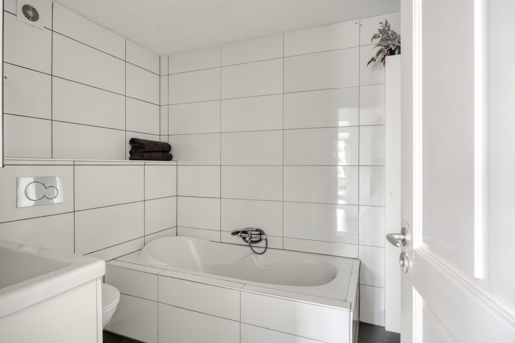 Tussenwoning te koop: Leeghwaterstraat 126, Hilversum