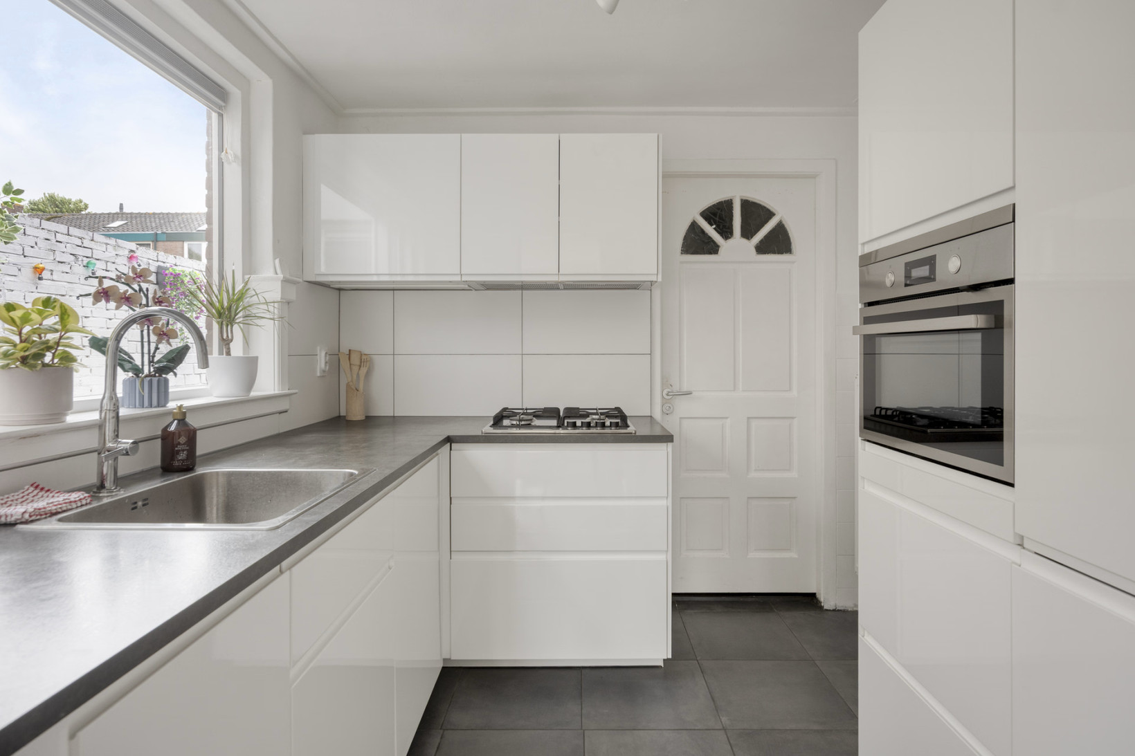 Tussenwoning te koop: Leeghwaterstraat 126, Hilversum