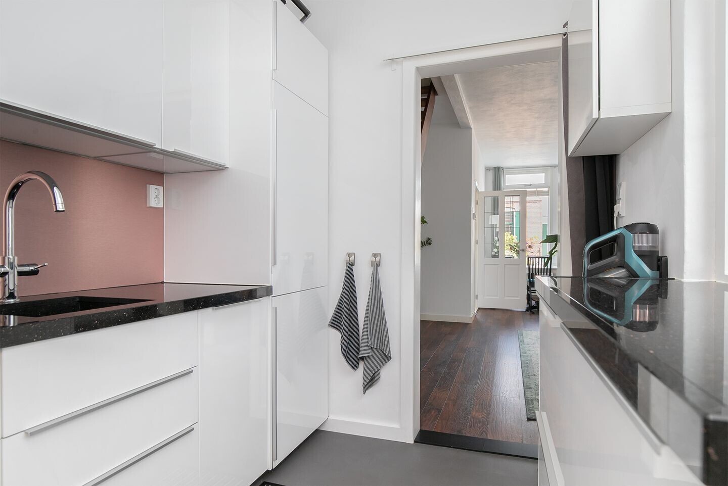 Tussenwoning te koop: Geuzenweg 81, Hilversum